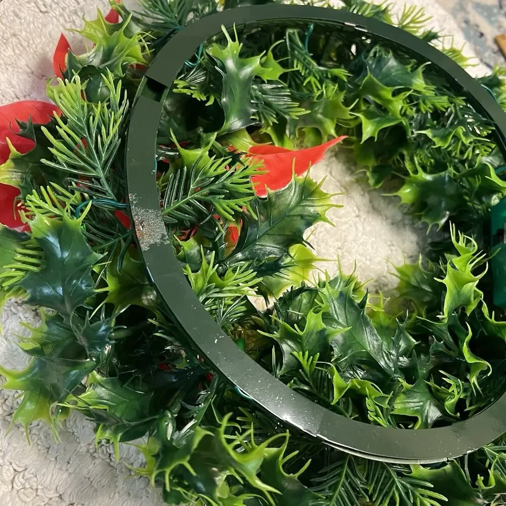 Vintage Mid Century Plastic Holly Wreath Poinsettia Twinkling Lights Christmas